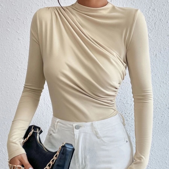 Minimalist Ruched Solid Bodysuit - Picture 5 of 13